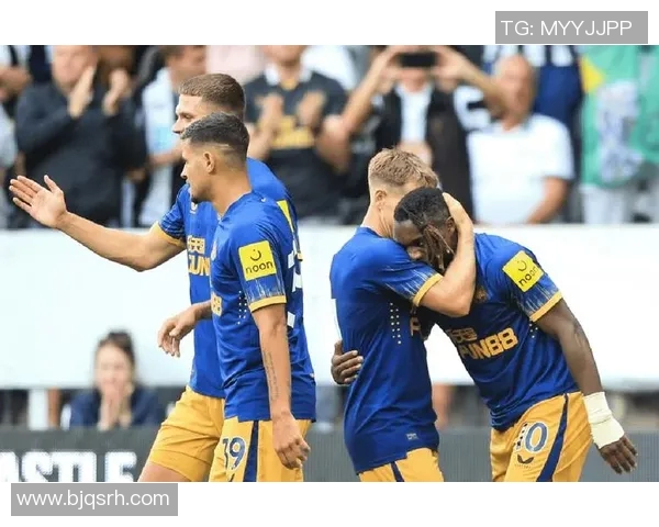 班菲尔德主场迎战拉努斯双方争夺关键三分的激烈对决 班菲尔德主场迎战拉努斯双方争夺关键三分的激烈对决